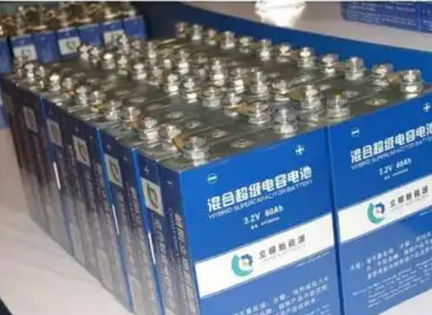 磷酸铁锂和超级电容哪个内阻低